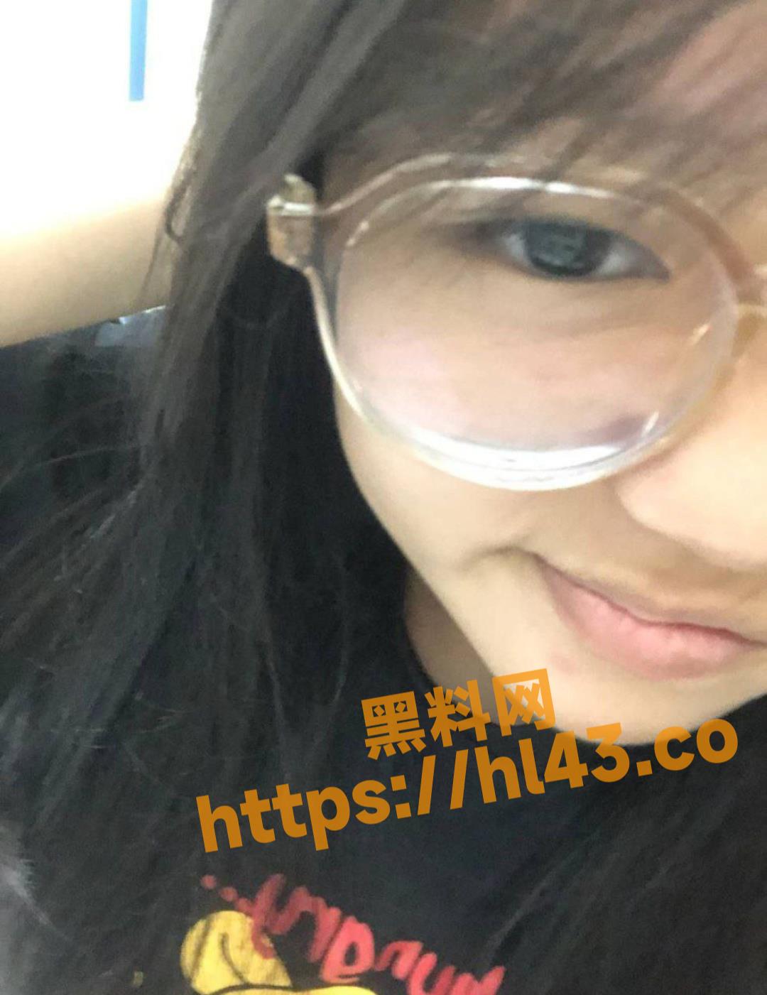 超骚的巨乳小姐姐 身材微胖丰满 网络撩骚 揉奶自慰自拍合集！