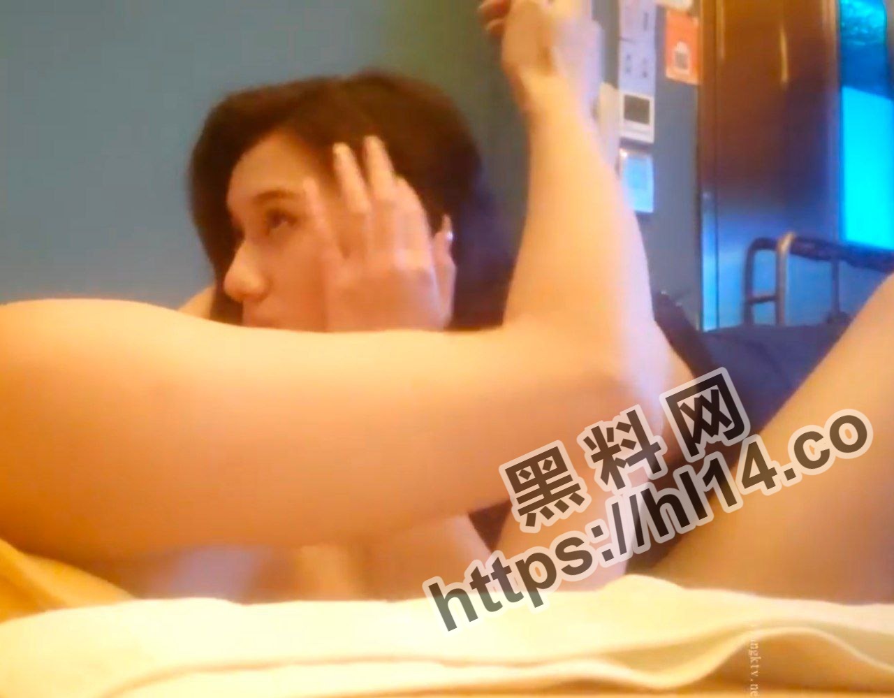 尊贵的凯迪拉克车主日常：尊贵的凯迪拉克车主日常：妹子的眼神真的是勾人魂魄 ！