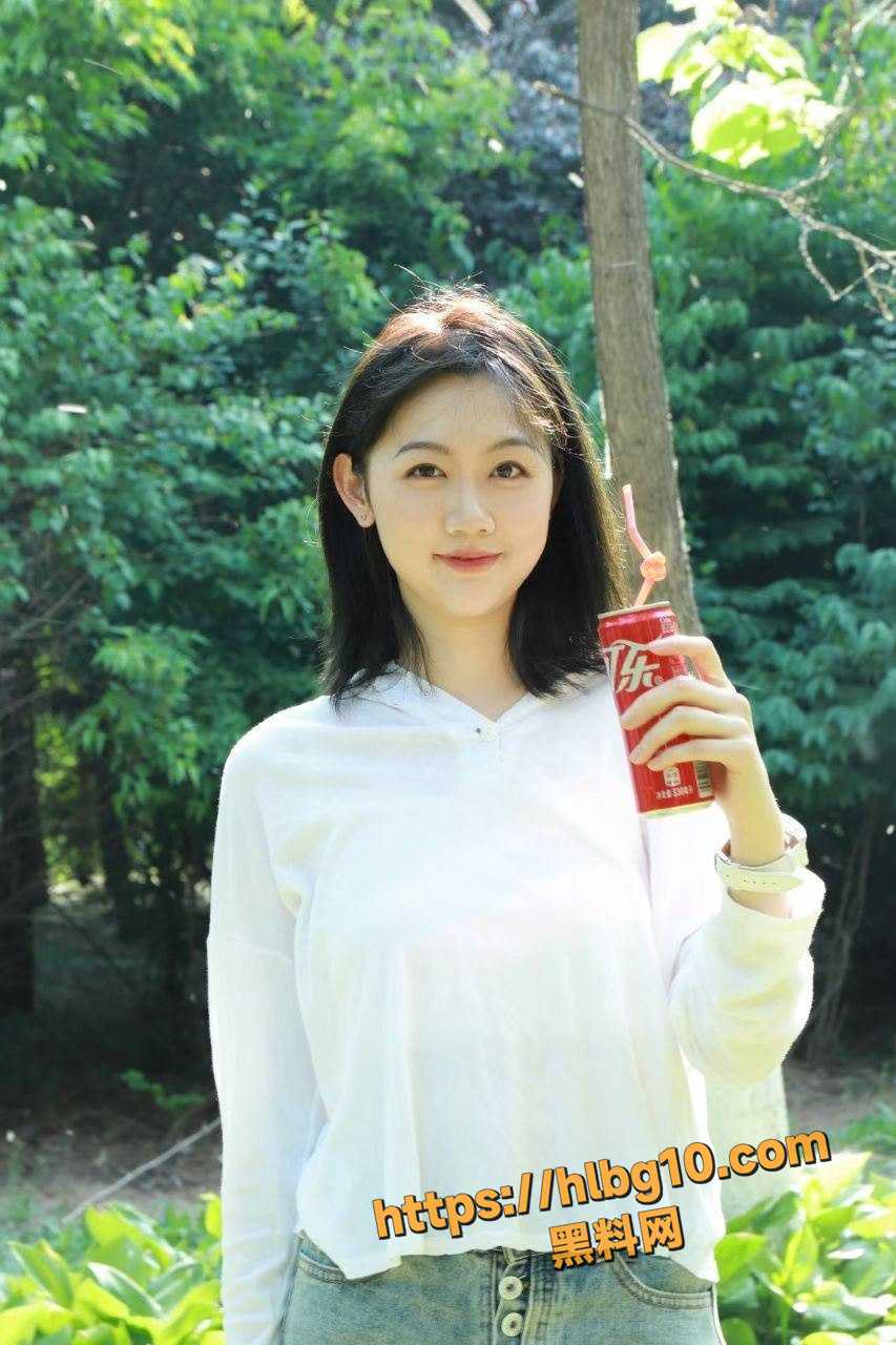 探探认识的高颜嫩妹 竟是高中校友 赶紧约出来一顿狂操 连体黑丝车震吃鸡超刺激！