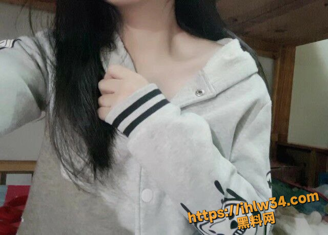 甜美系极品反差母狗，瘦瘦白皙的身材奶子居然这么大，没想到背地里却是这么淫荡的母狗