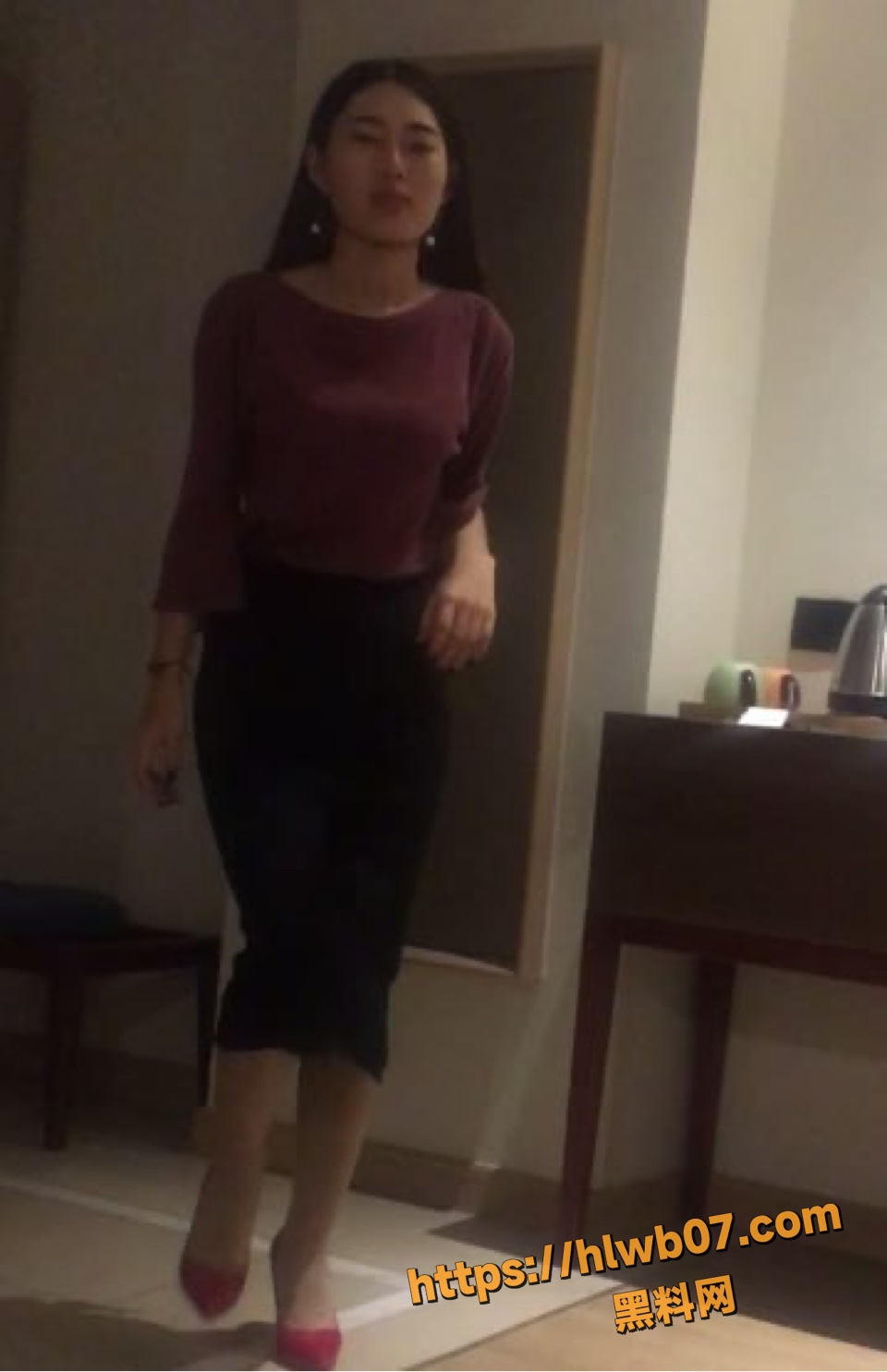 潍坊学院陈倩倩 自称精囊小母狗 被土豪包养调教舔屁眼口爆样样都会！