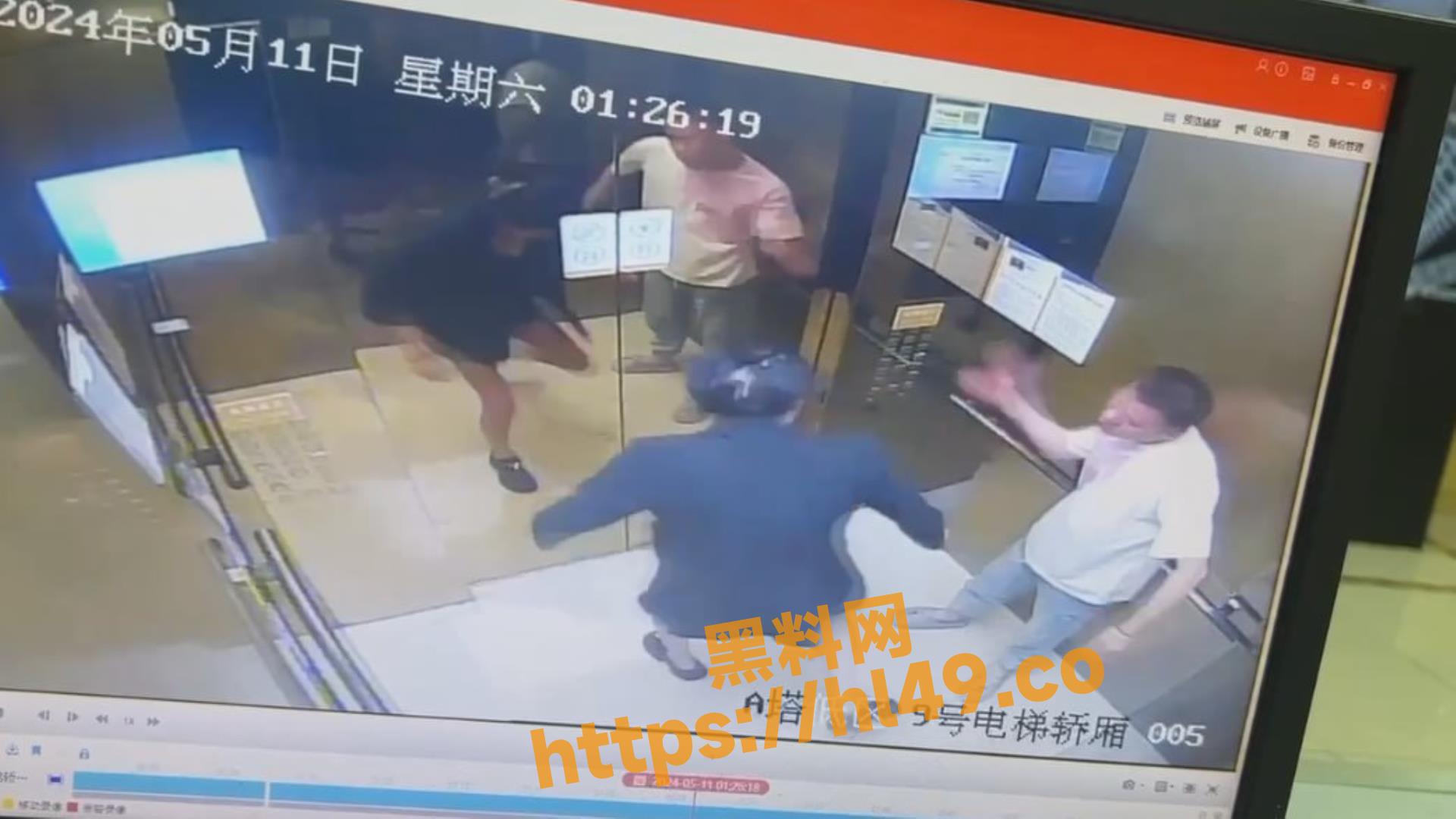 这是哪位瓜友的家庭地位 电梯被老婆狂扇耳光 把看监控的物业都逗笑了！