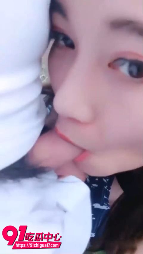 美女户外勾引大叔无套性爱4
