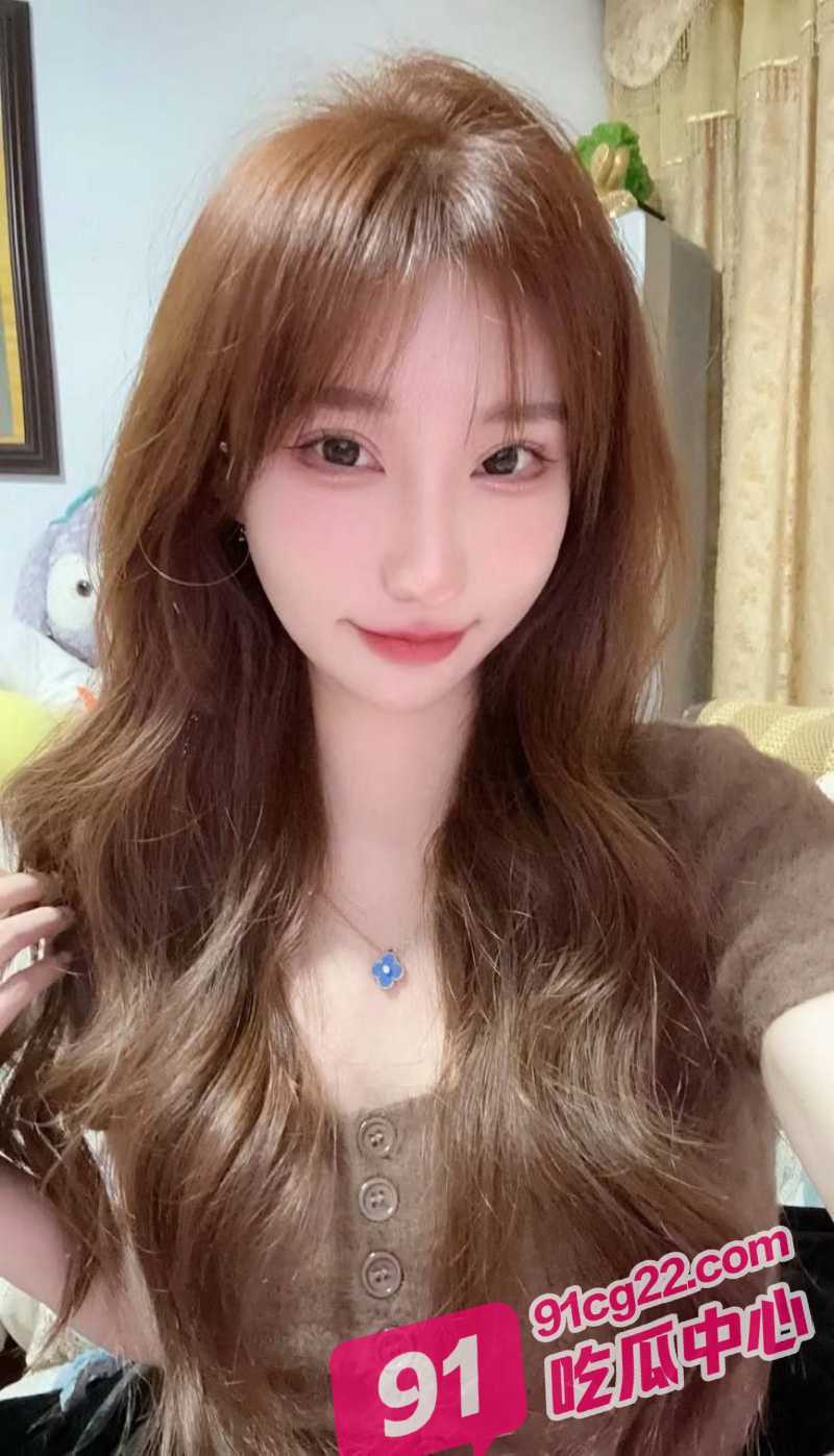 湖南耒阳奇葩小三 趁女主怀孕到她家和她老公啪啪被拍 耻辱视频全网疯传！