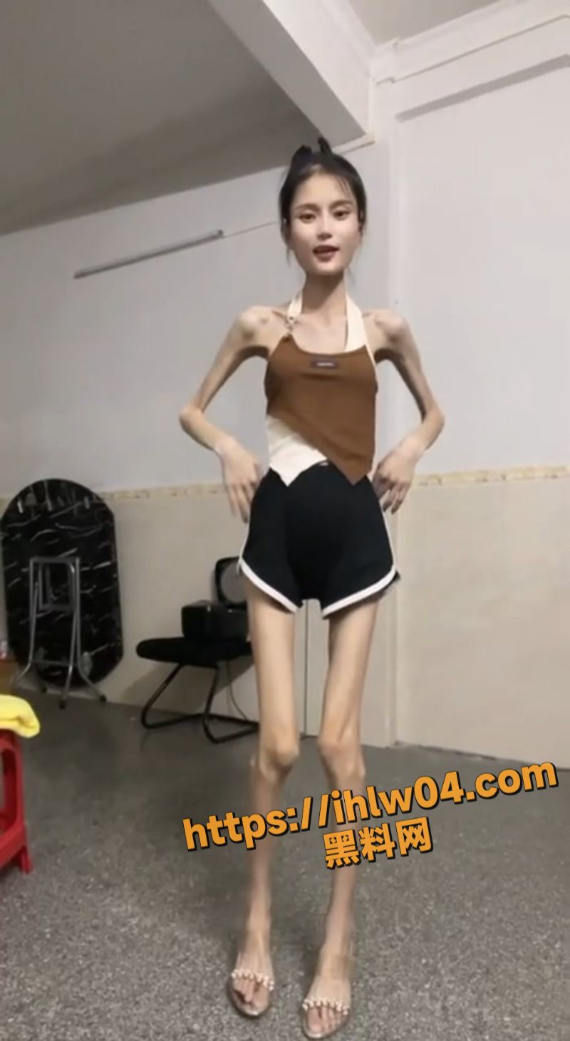 这是你们最想要的腿吗？堪称白骨精一样 就是不知道抗不抗压 一用力会不会散架？