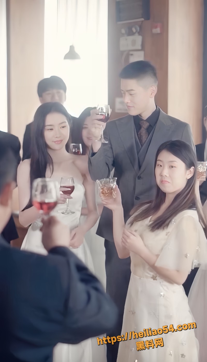 擦边短剧《职场升职记》男主与美女上司暗搞权色交易 完美诠释天生我材必有用！