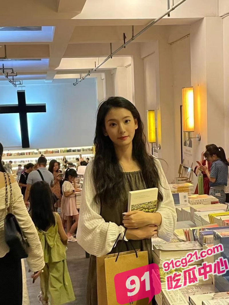 学长哥哥带学妹野餐 好一场秀色可餐的盛宴！