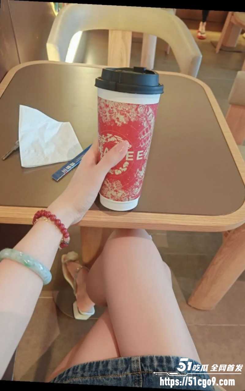 抖音热梗秋天第一杯奶茶07