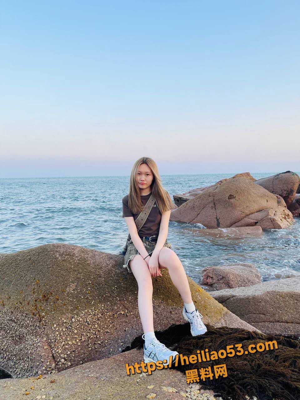 大学美女 王星遥 背着男友偷情 被炮友各种情趣调教口交足交样样精通！