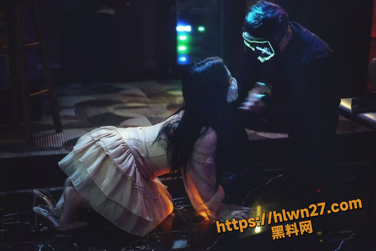 大千世界真是无奇不有 武汉最骚SM酒吧 抖S抖M齐聚干到爽 皮鞭伺候爽翻你的夜生活