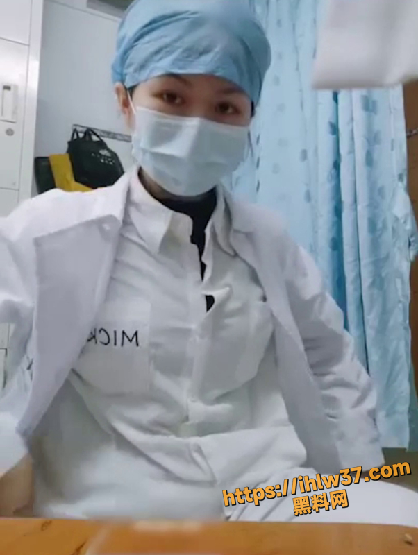 云南医院漂亮的小护士工作闲暇时间都要玩一下露出自拍 翘班和男友激情玩性爱肛交 手冲党必备视频！