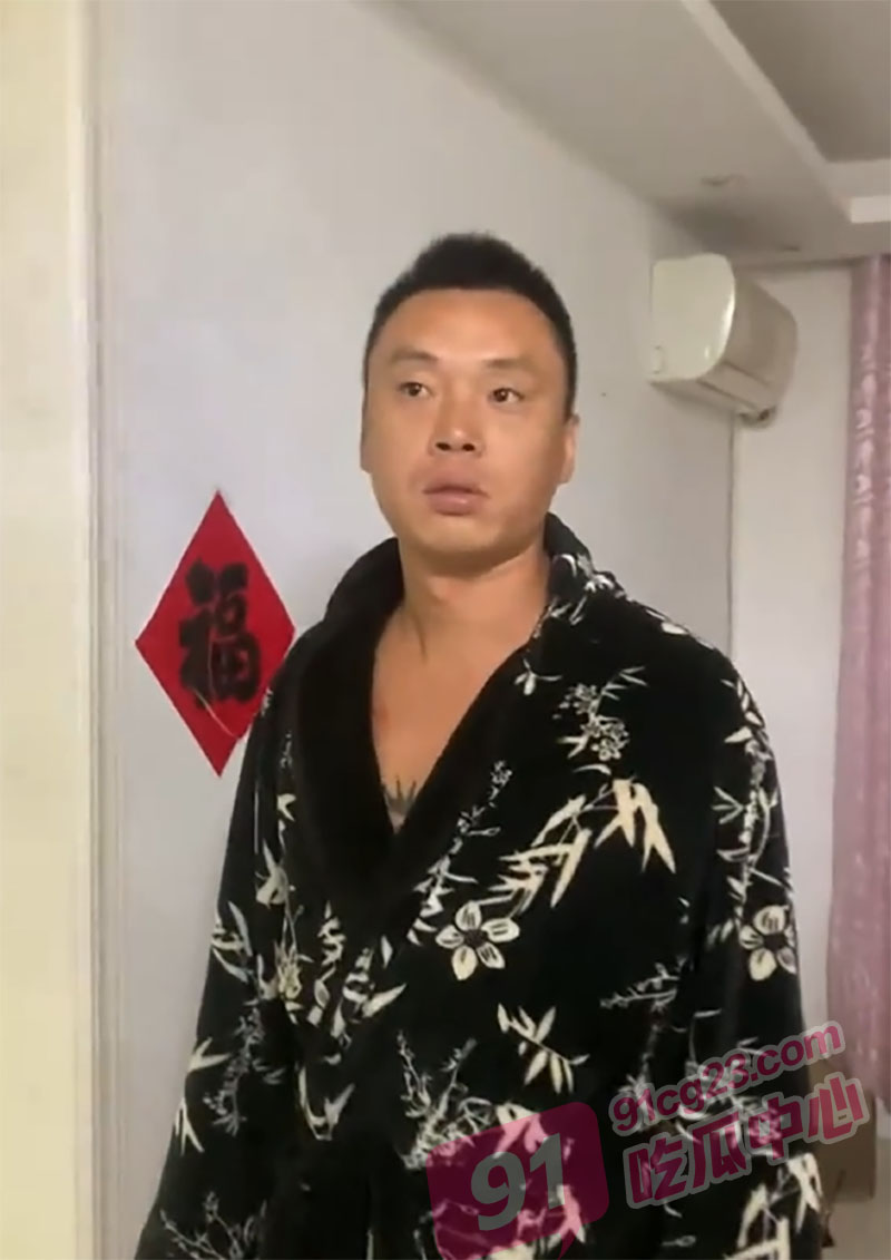 抖音网红莉莉安被抓奸 带着刚出生的孩子约炮 捉奸在床现场视频曝光！ 配图4