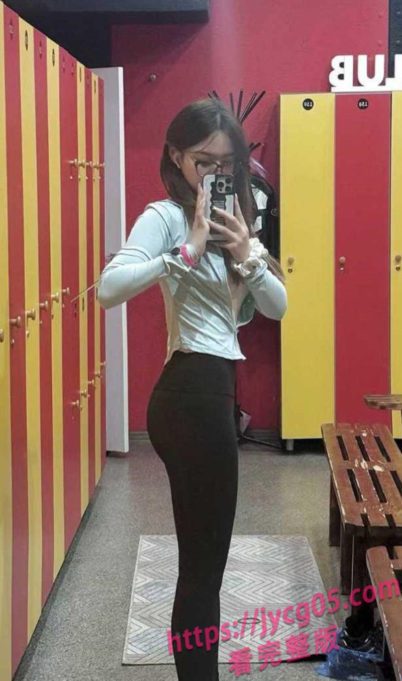 重庆邮电陈雯莉深陷年上诱惑！主动献身大叔型男 激情实录曝光 配图8