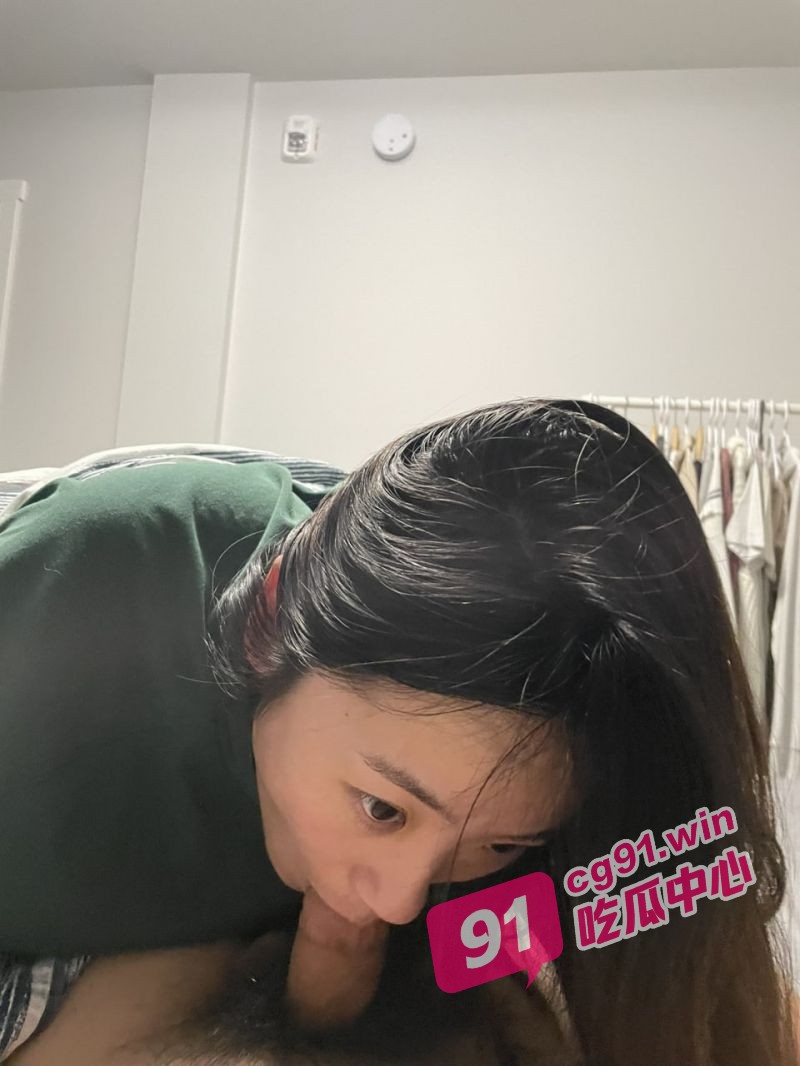 职专学院胡西西 女上位风骚骑乘 榨干男友后大力吮吸!