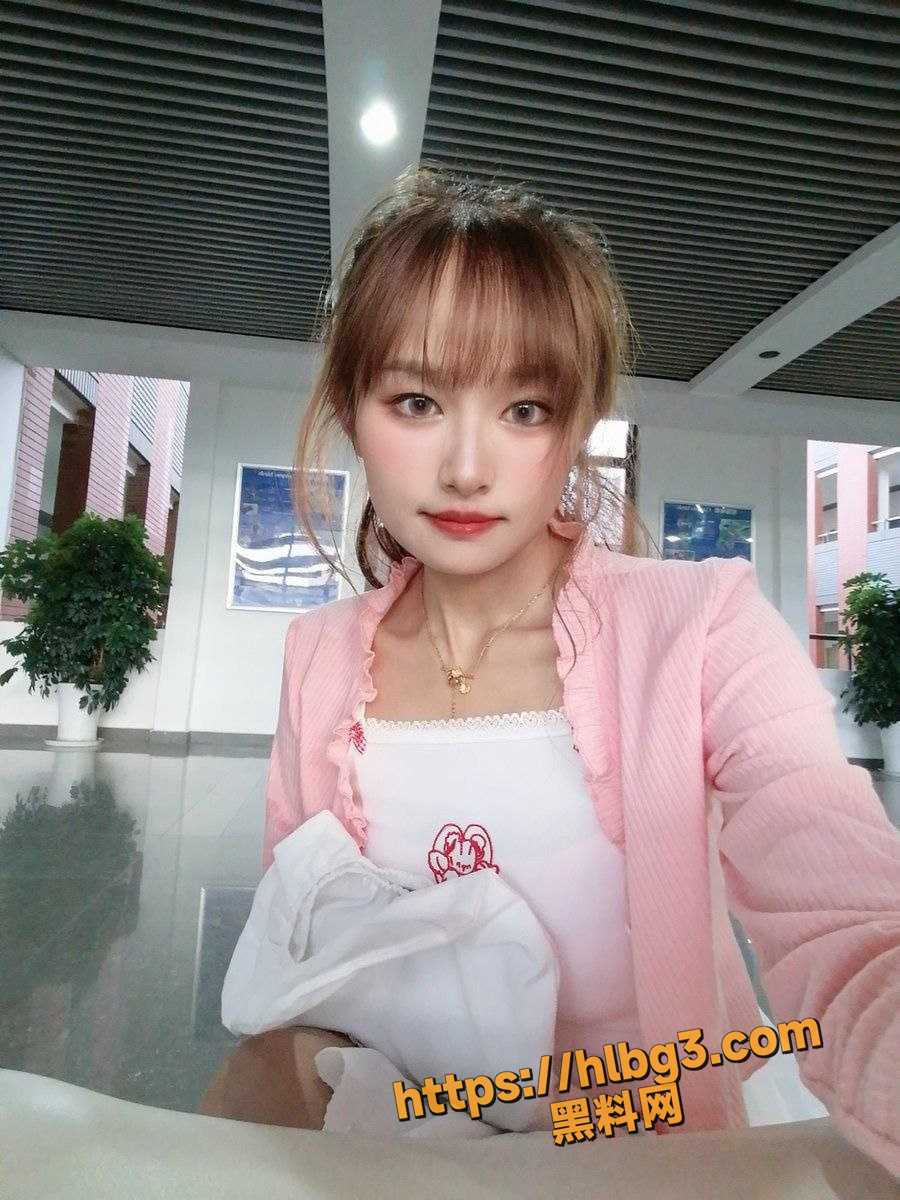 推特精神小妹 优优 早期考古视频流出 这颜值放在现在依然耐看 黑丝诱惑足交榨精