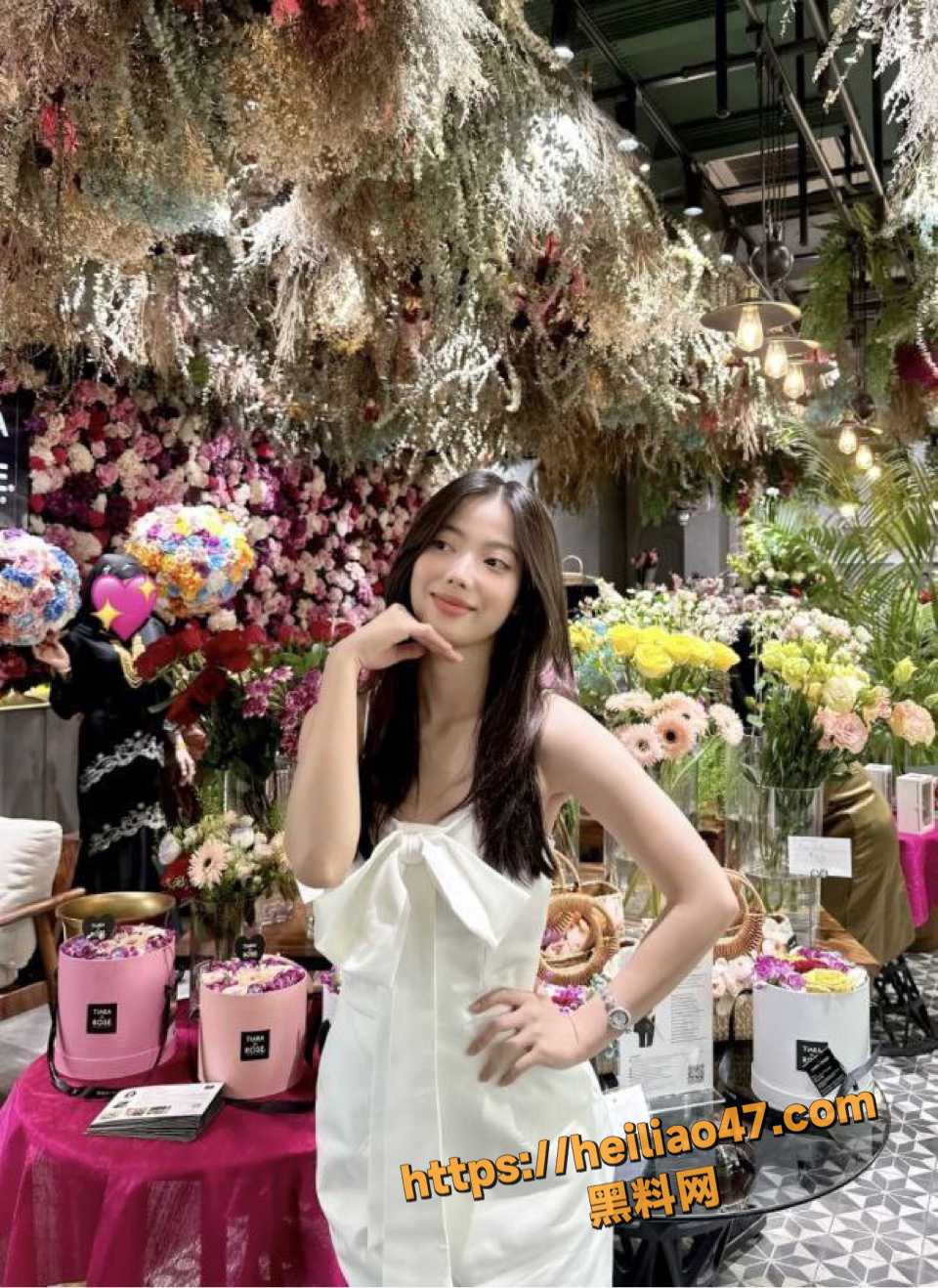 反差大嘴小姐姐完美印证嘴大逼大 见到男友立马叼鸡巴吮吸！