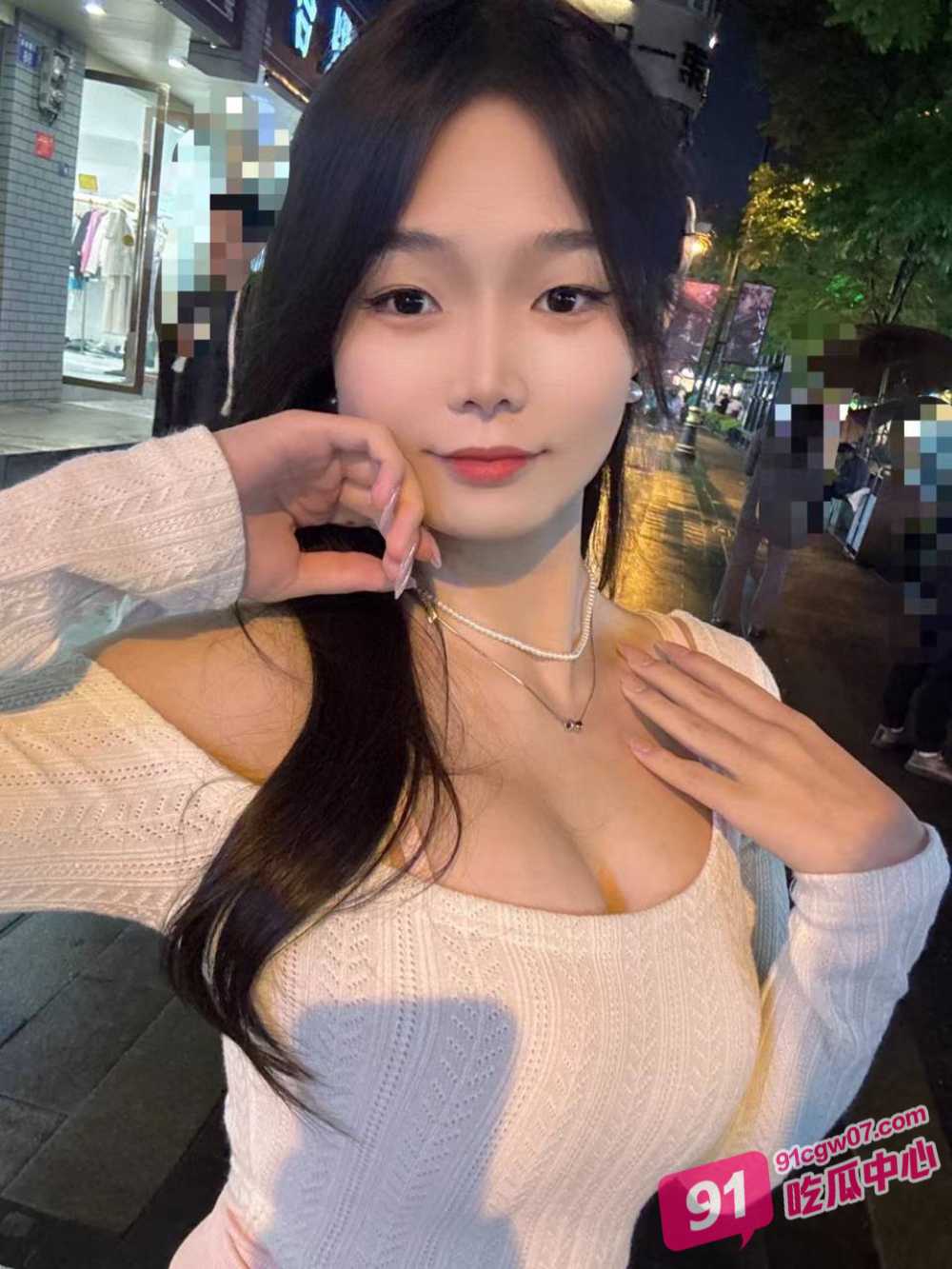 海角乱伦大神 善良的小嫂子新作 在我哥的床上爆操嫂子 真他娘的带劲 配图2