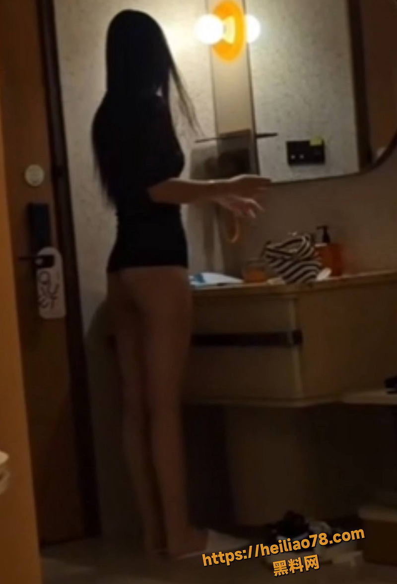 推特炮良大神 世纪金枪 最新作品 约操长腿女大学生 酒店调教猛操视频合集