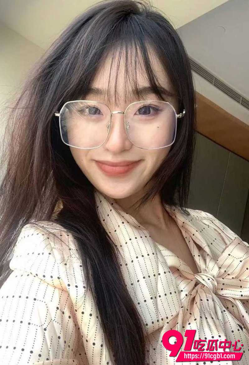 眼镜妹范黎SMMSMM8
