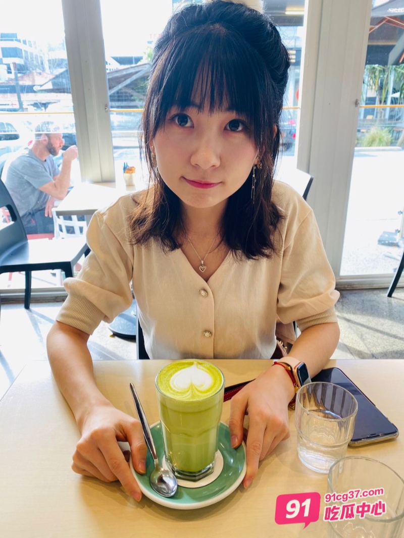 南京师范大学校花 孟涵 被前男友曝光性爱视频 穿着透明蕾丝情趣装被猛操 配图2