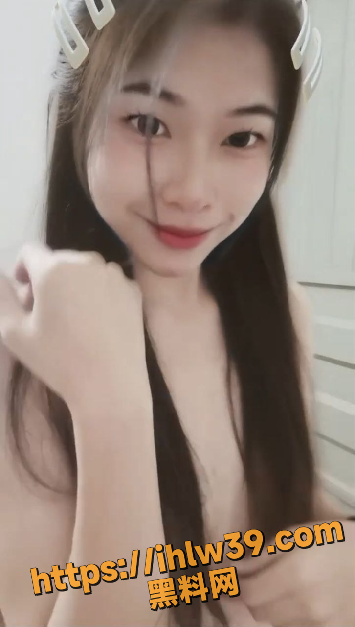 广西厂妹宿舍自拍泄密 身上写满了淫言秽语的厂妹自拍给主人看 在镜头面前乖得像一条小狗！