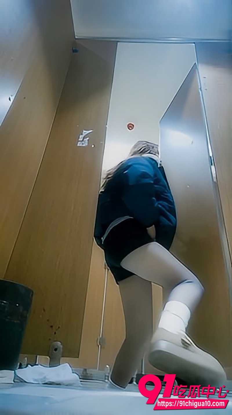 酒吧女厕偷拍 3 酒吧女厕偷拍 3