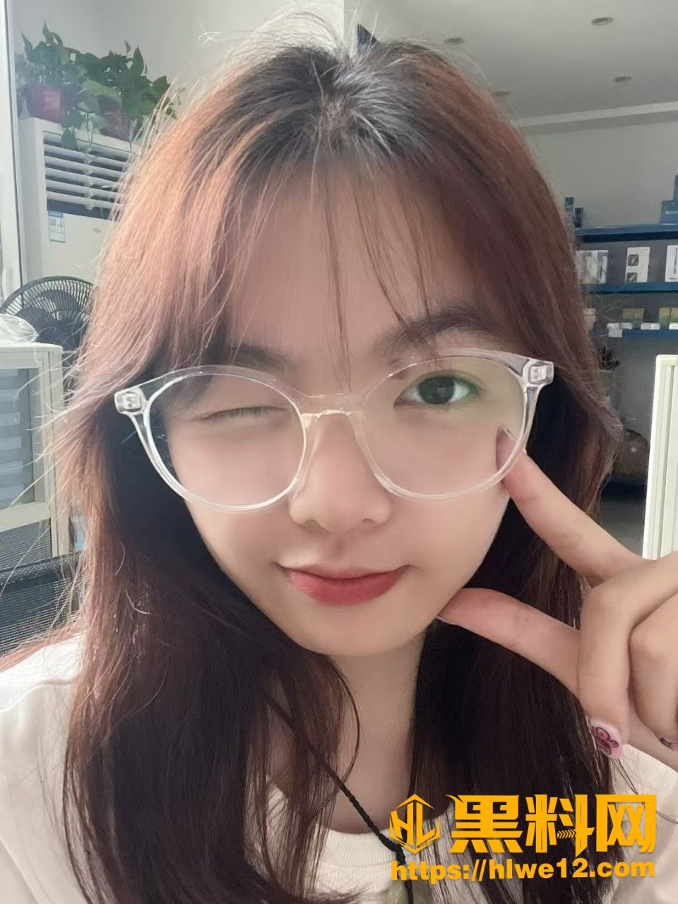 广西02年眼镜妹 梁桦 裸贷反差视频曝光 金主面前展示扣穴自慰秀
