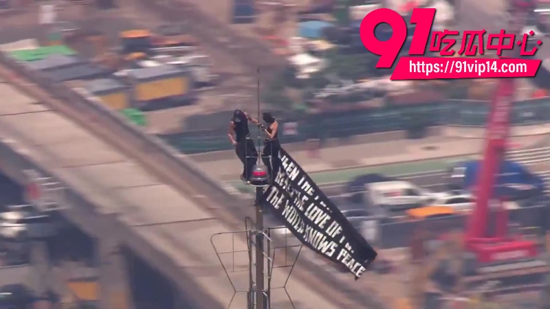 纽约一对极限运动爱好者徒手攀登帝国大厦最后高调求婚5