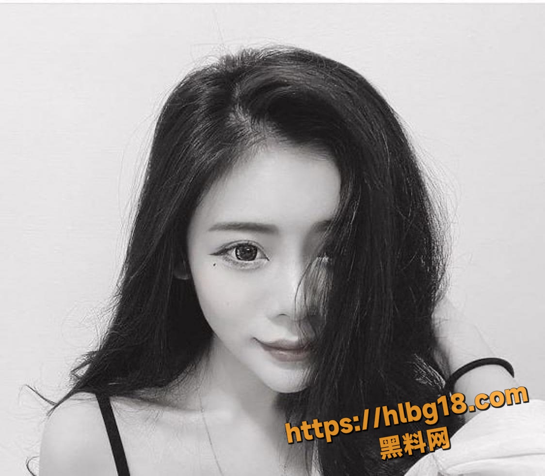 极品反差女大学生 兼职平面模特 漏脸自拍揉奶掰逼特写给金主爸爸看！
