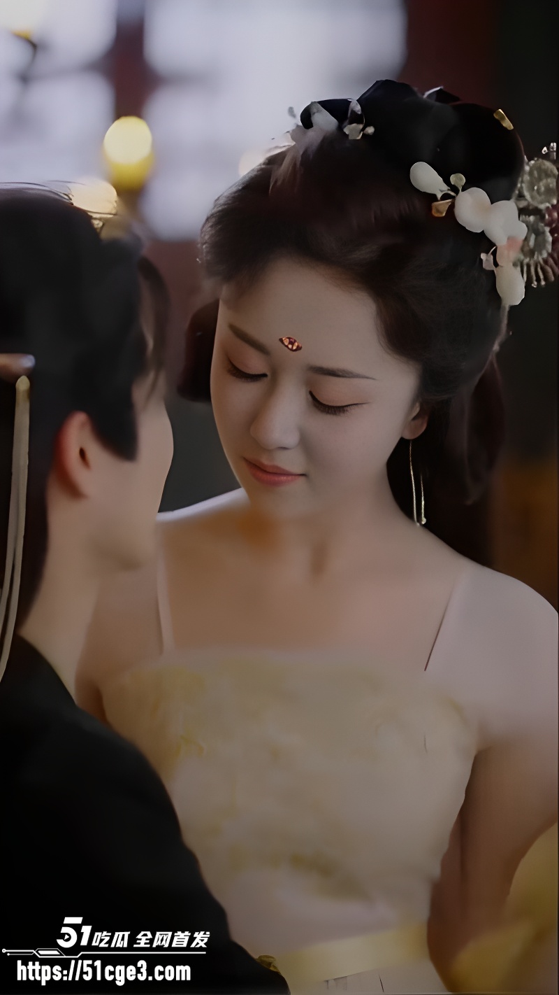 AI魔改 我刚登基称帝她就说我是昏君 古装美女美乳笔挺 套弄帝茎浪叫不止