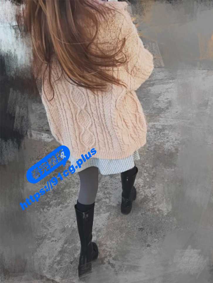 我的老板是性奴~老板带我旷工去吃海底捞 在卫生间被我吃【完整情景视频刷爆朋友圈】