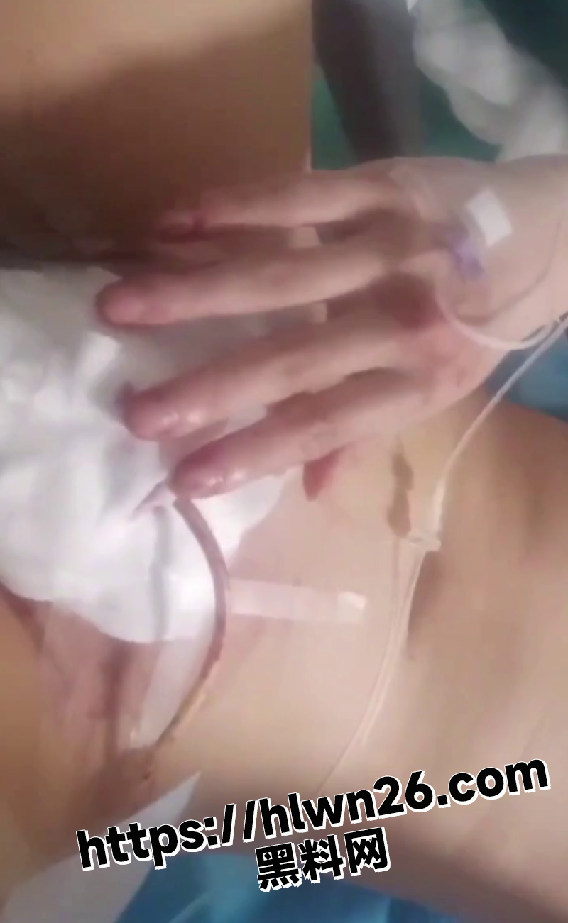 21世纪最后的太监 小伙子在家自己割包皮 下手过重连根拔起 谁说男人没有共情能力的！