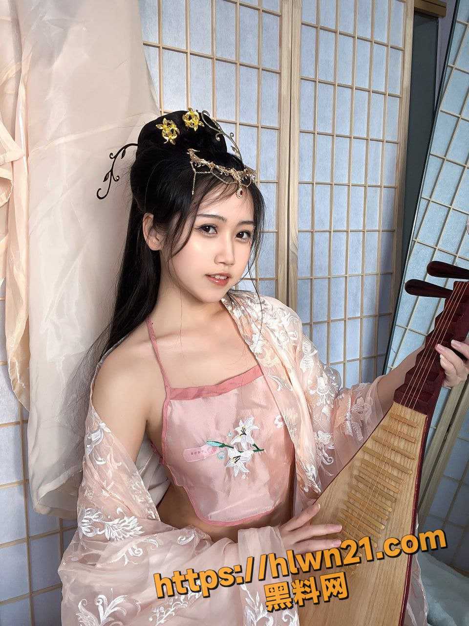 神似明星 虞书欣 的高颜清纯甜美女大 宫廷仕女古风诱惑福利奉上 真空露点超诱人 沉浸式体验小母狗！