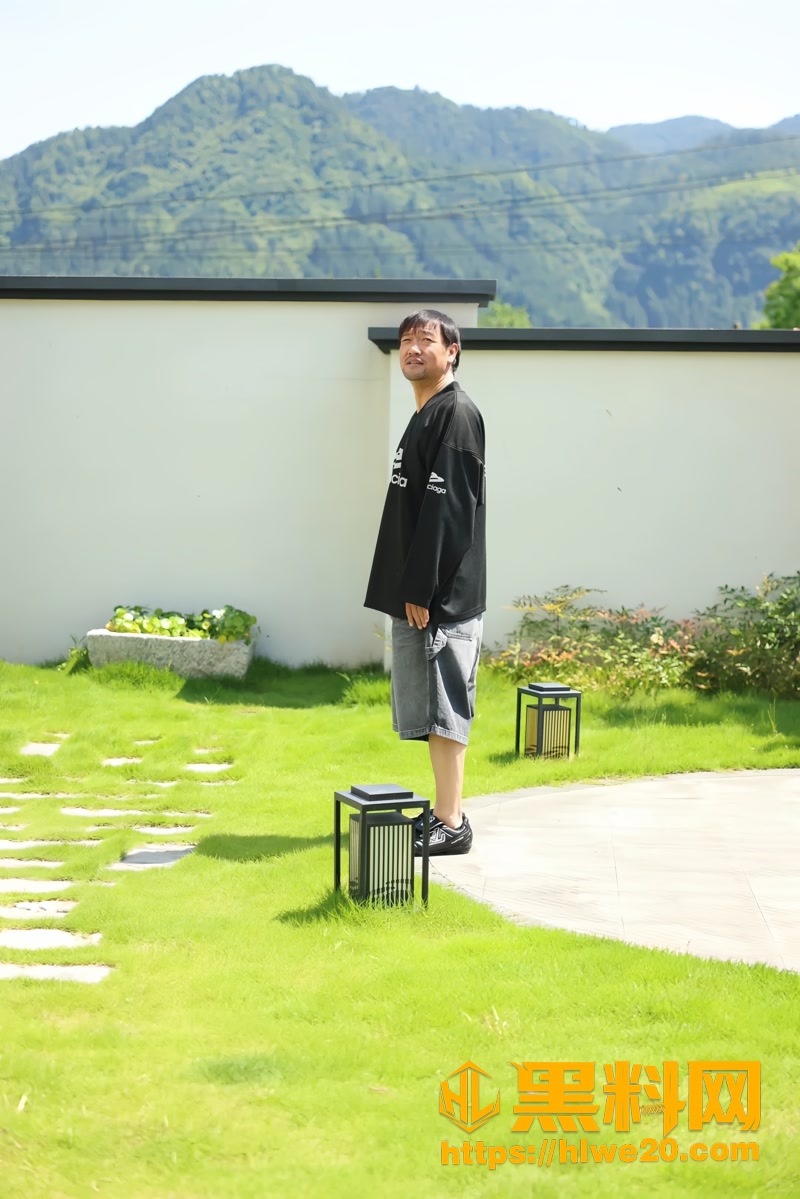知名演员 贾冰 私人饭局被偷拍 酒后爆粗片段引发舆论讨论