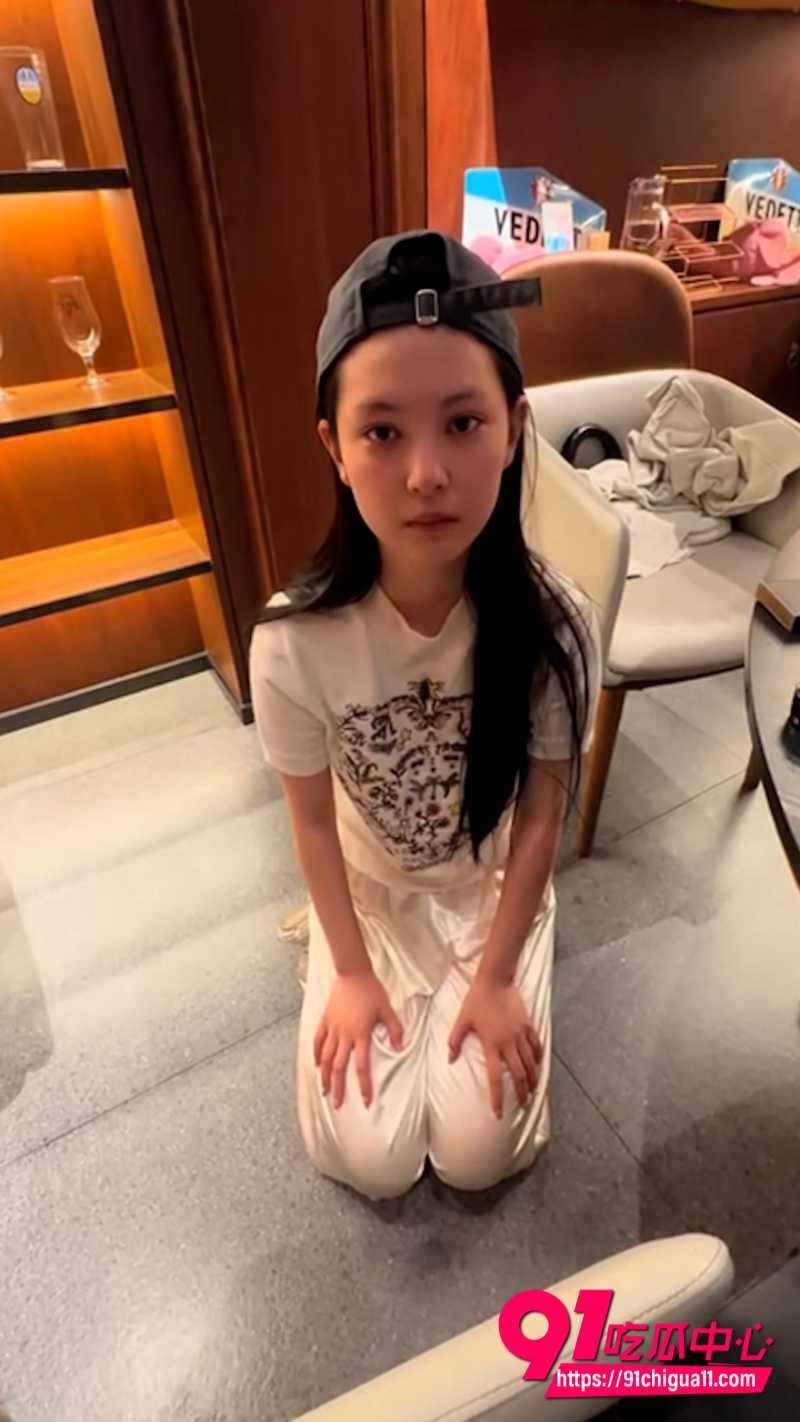 王晓迪出轨被劳斯莱斯大哥抓奸在床1 王晓迪出轨被劳斯莱斯大哥抓奸在床1