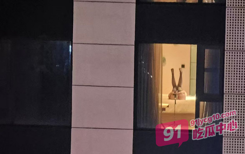 芜湖美女博主鱼鱼骨 未拉窗帘给榜一大哥的私拍流出！ 配图6