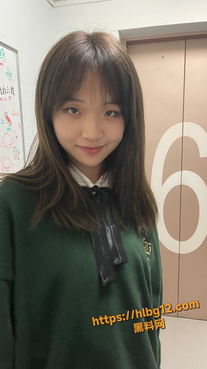 素人图鉴系列 粉装小学妹 被邪恶叔叔干的面目扭曲 洗澡造爱换衣视频流出！