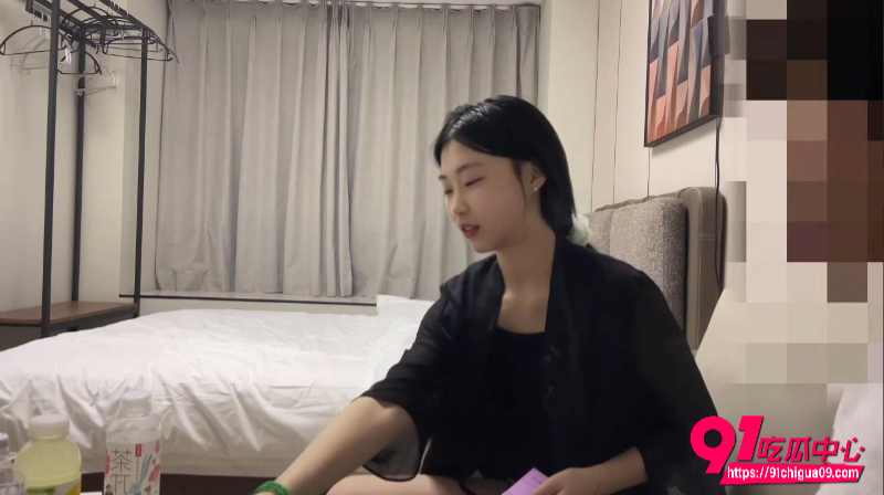 成昆探花重磅约炮上海娇小美女 白嫩圆润胸紧致粉嫩 刚开干就喊受不了表情超丰富!