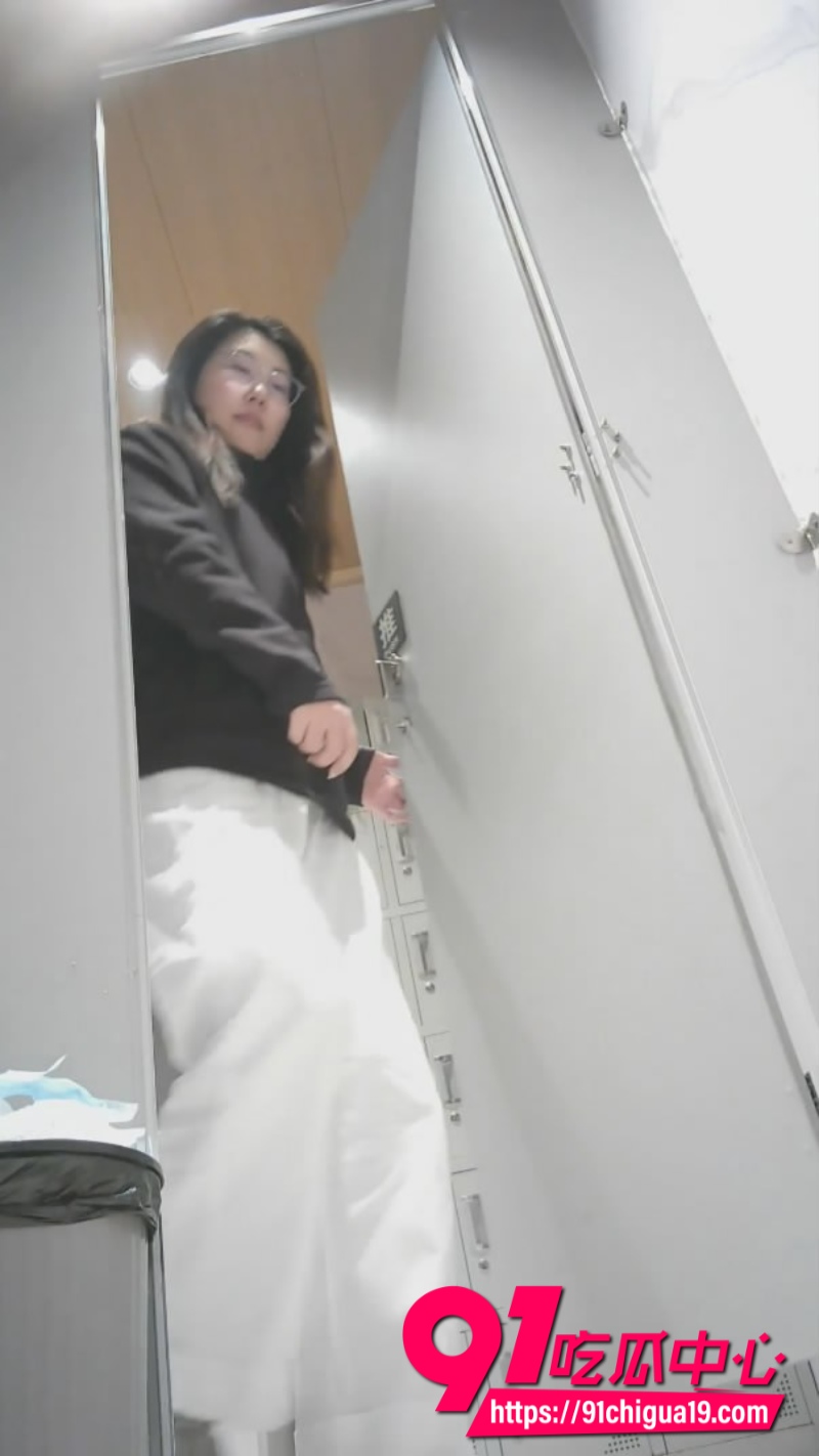 高校女厕后侧偷拍泄密2 高校女厕后侧偷拍泄密2