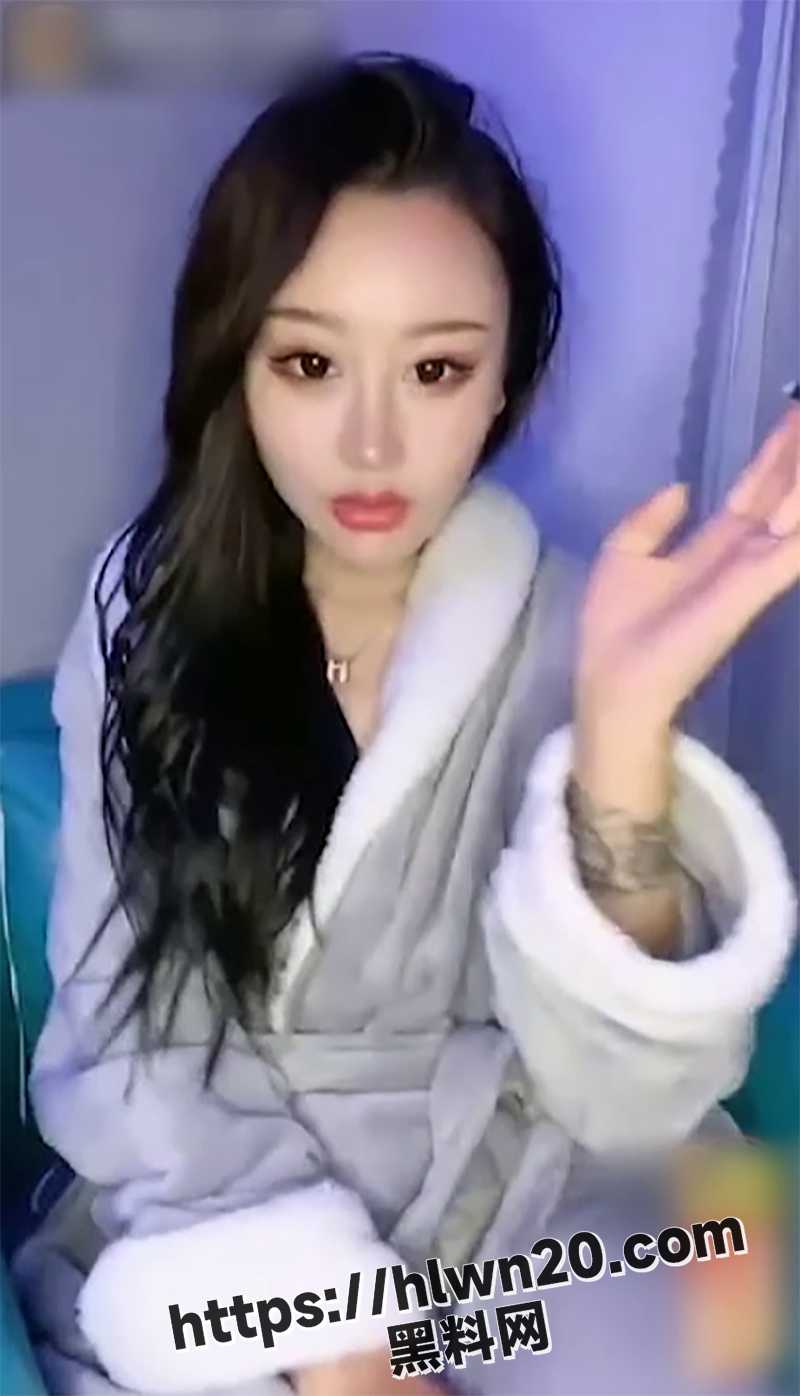 绿茶婊性感睡衣下贱行径揭开，巨乳诱惑讲按摩，尺度大到审核员硬了！