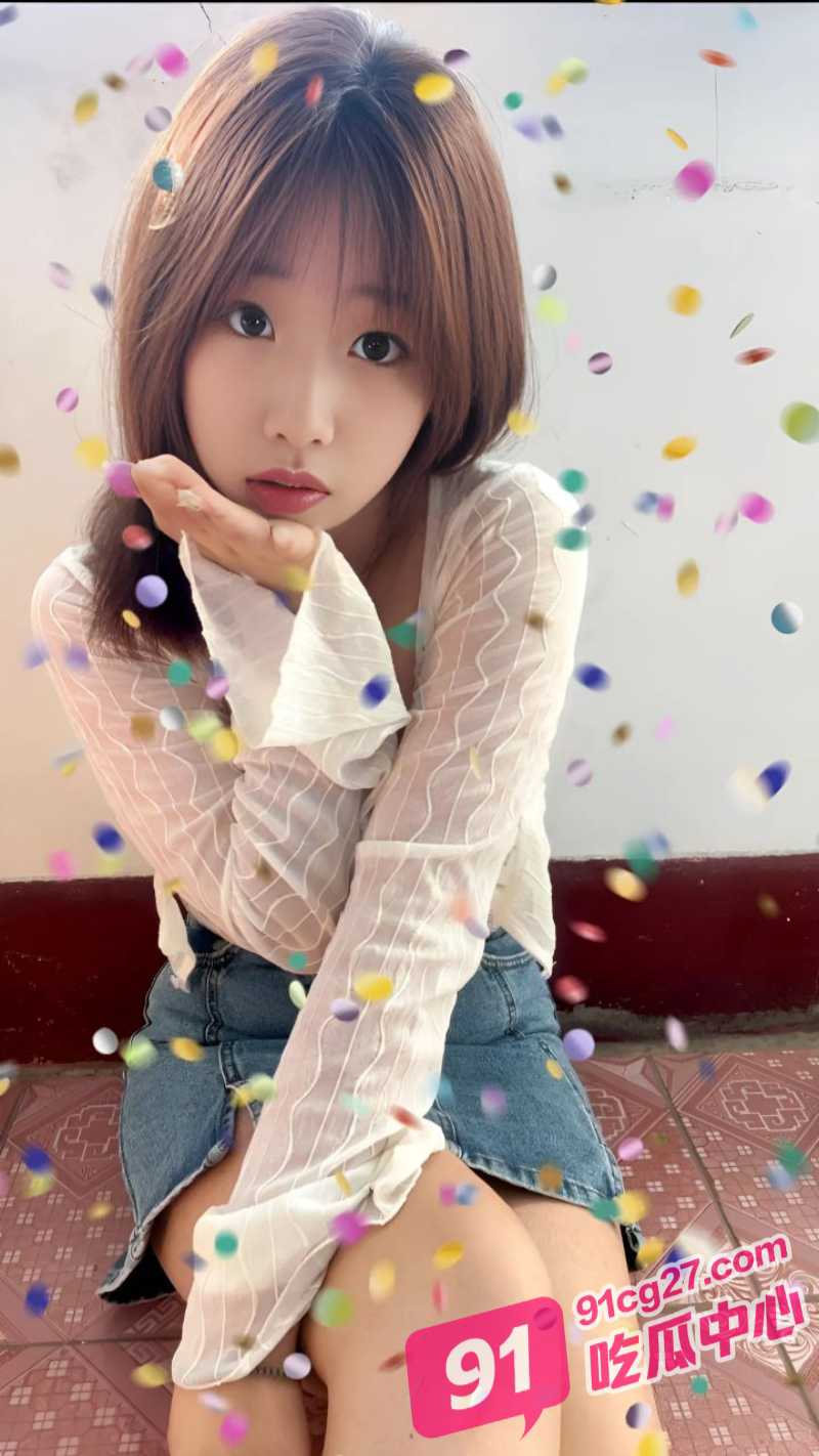 重庆台球厅助教梁欣欣 充值就送包间服务 妥妥的公交车遭泄密！ 配图2