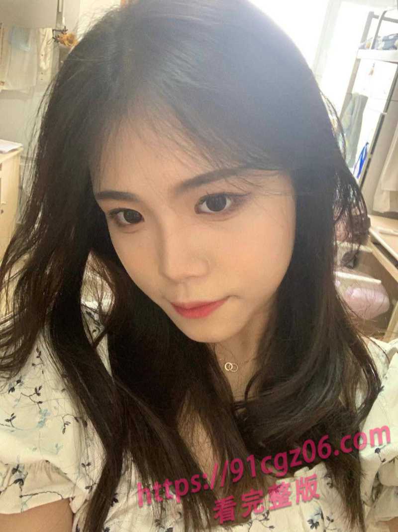 校花级美少女丰满翘臀等待后入抽插 暑假兼职钱不是那么好赚啊!
