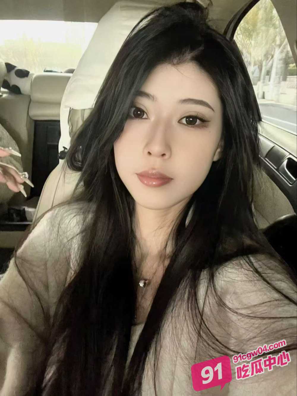 超美模特岑宁儿拍完性爱视频后擦拭精液时 被摄影师用嘴巴强制清洗蜜穴 ！ 配图5