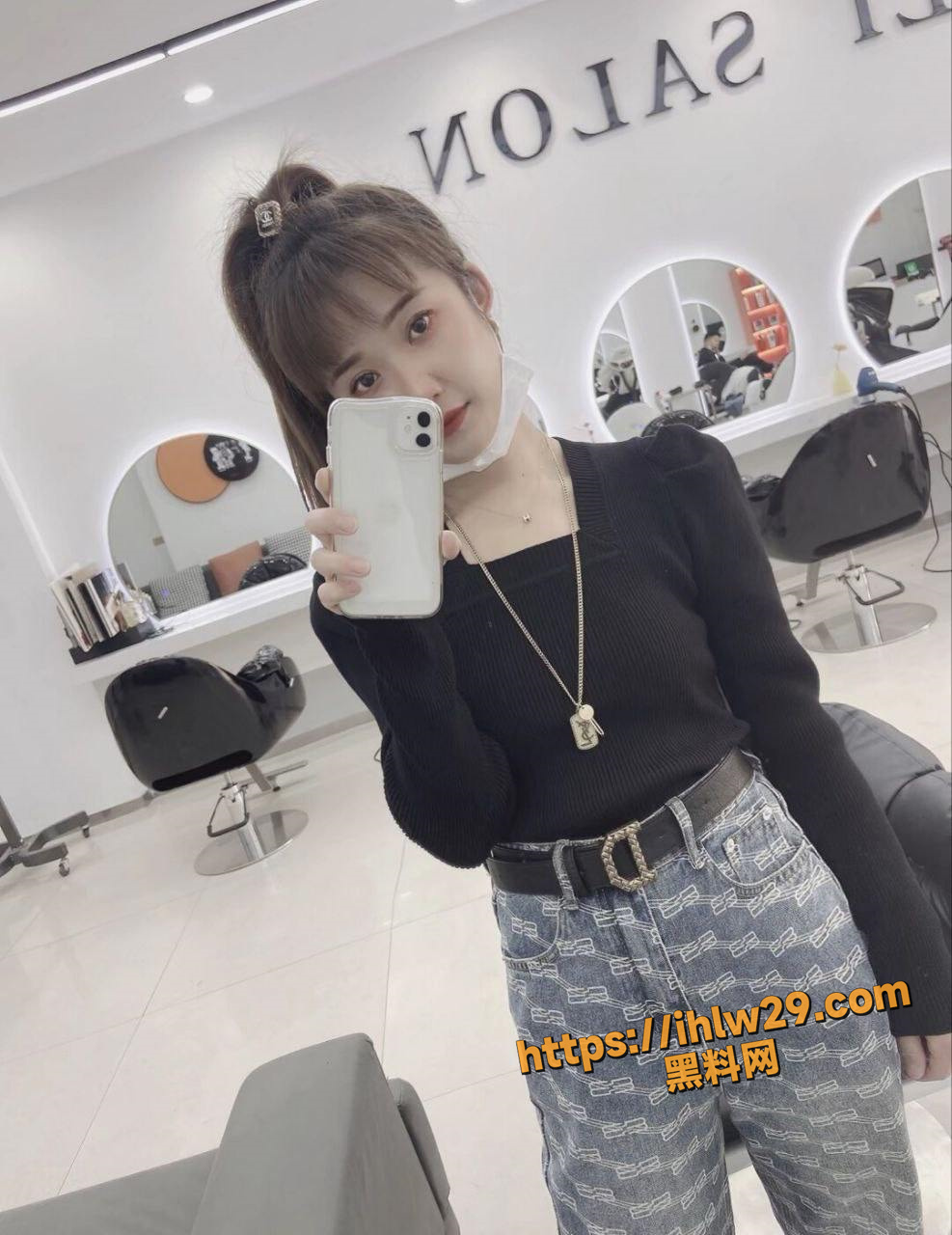 内蒙古乌兰浩特市骚母狗人妻 白玉洁 春节回娘家小酌几杯房间偷做爱 紧张与刺激并存！
