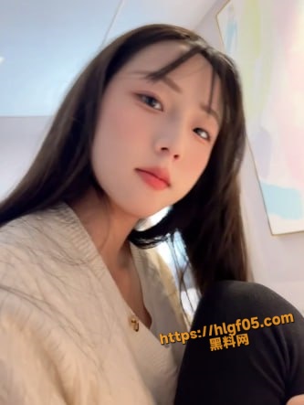 安徽清纯学妹 徐薇薇 约炮视频被炮友曝光 白月光床上火辣榨精 粉嫩私处三点尽露撩人心魄！