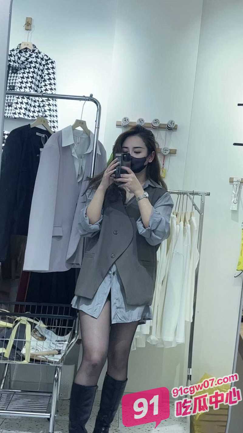 约炮小酒馆老板娘没想到这么润 床上还异常的骚 喜欢主动口交！