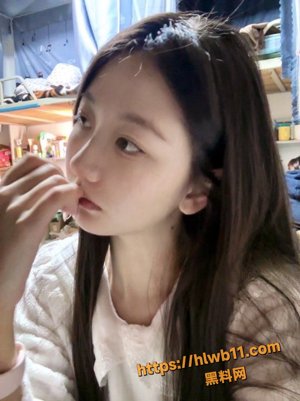 清纯眼镜女高自拍大尺度合集曝光 甜美学妹私密诱惑照流出 嫩到犯规的身材让人看完直呼顶不住！