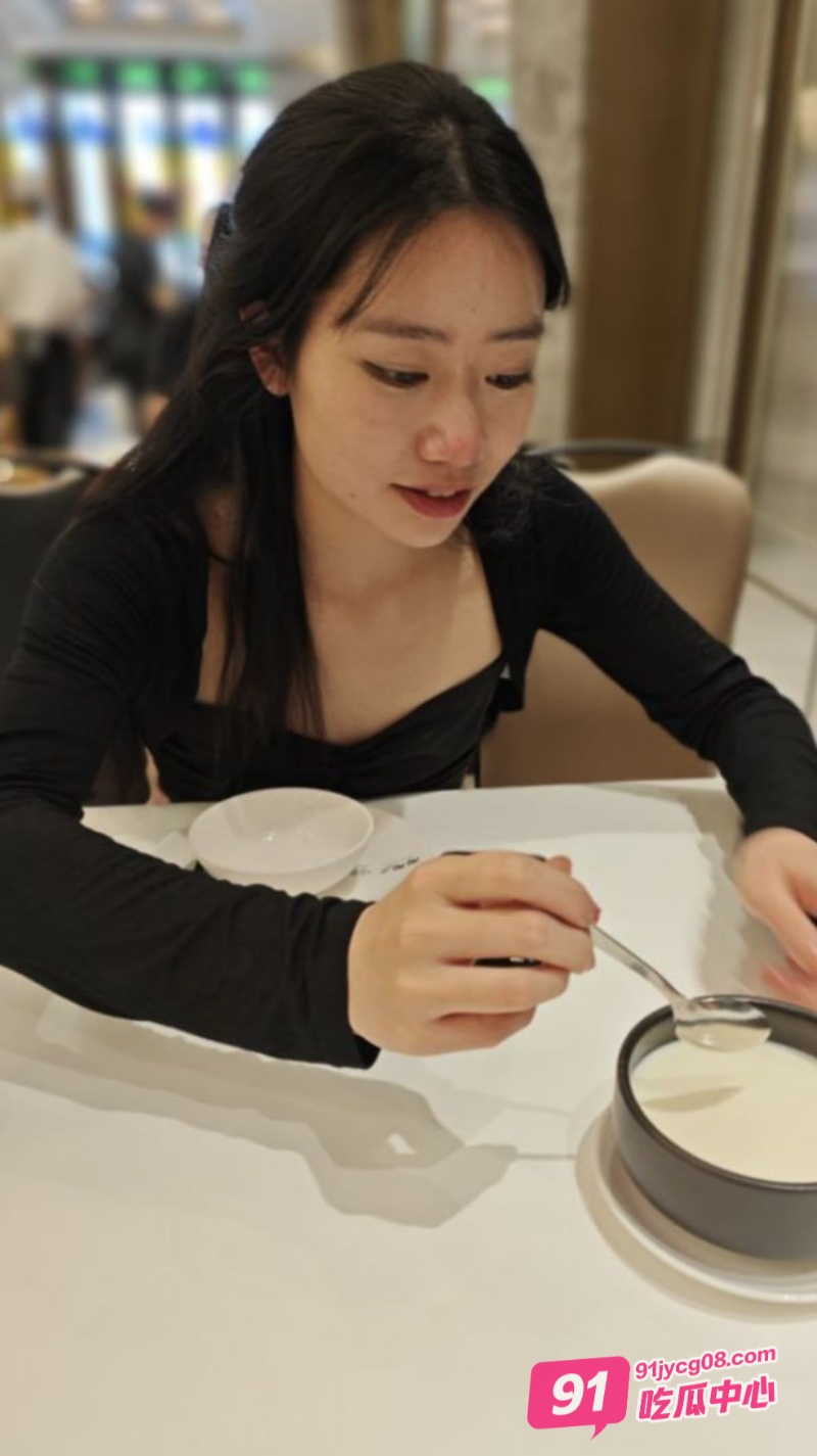 福州嫩妹徐舟被各种滋尿 甘愿被侮辱沦为性爱奴隶！ 配图2