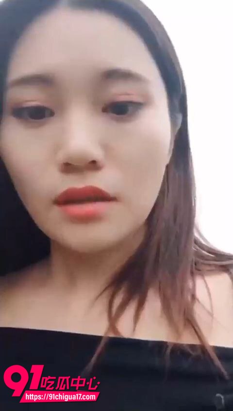 美女户外勾引大叔无套性爱1