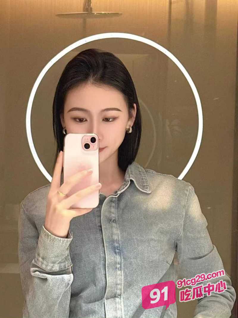 福建老板宋子涵 给大客户送资料 反被老板秘书诱惑的下体彻底失控！ 配图